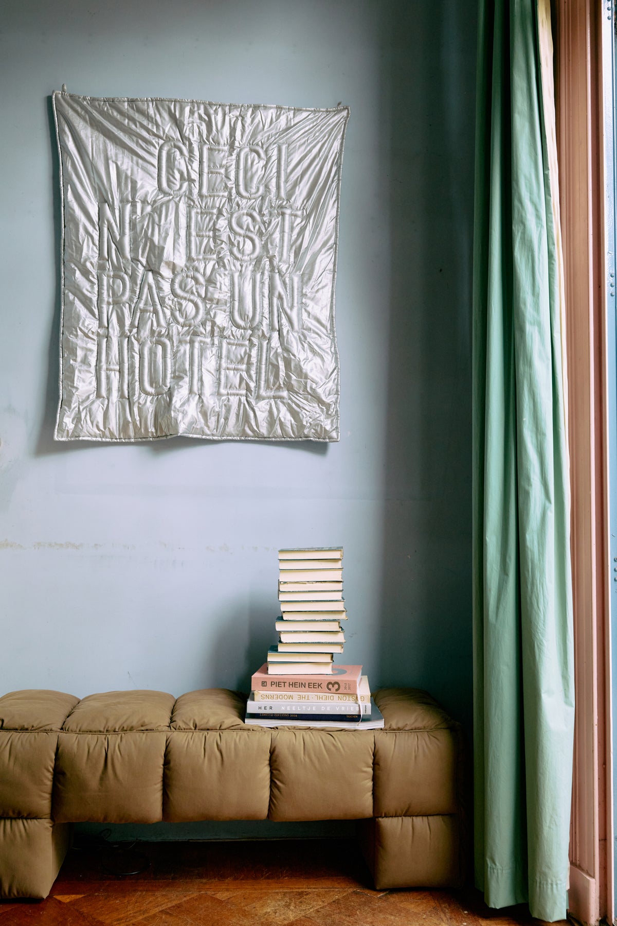 Decorazione da parete 'Ceci n'est pas un hôtel'