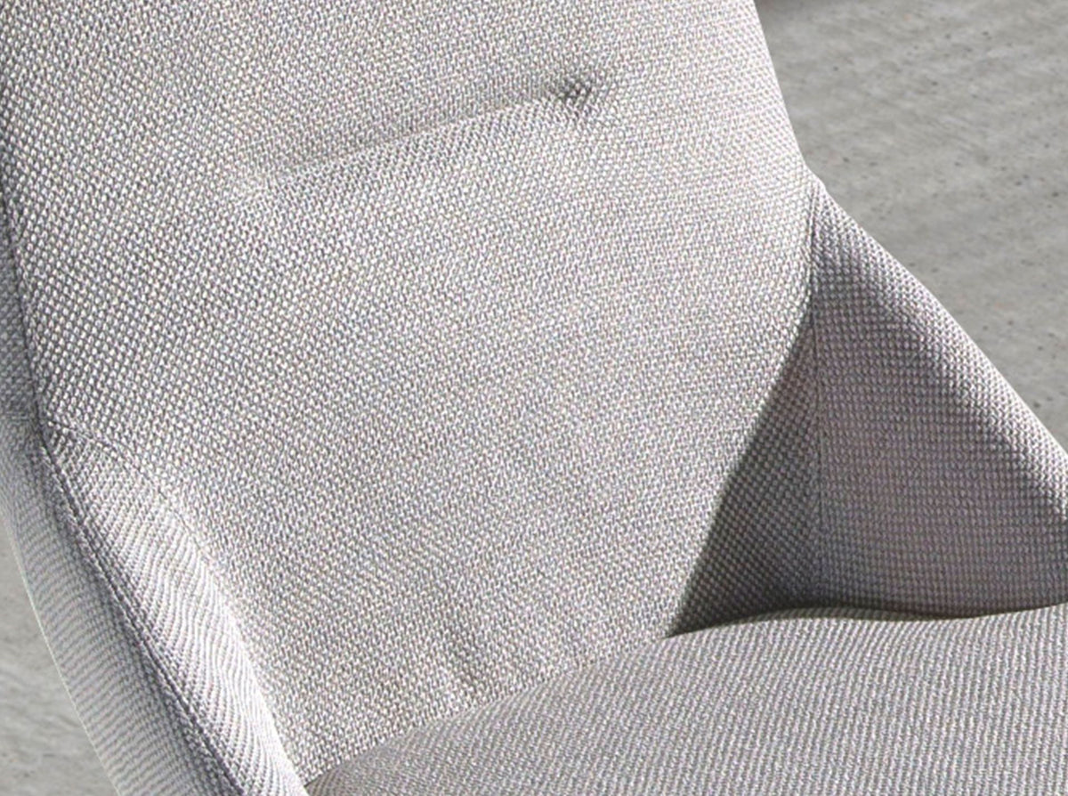 Sedia in tessuto grigio chiaro