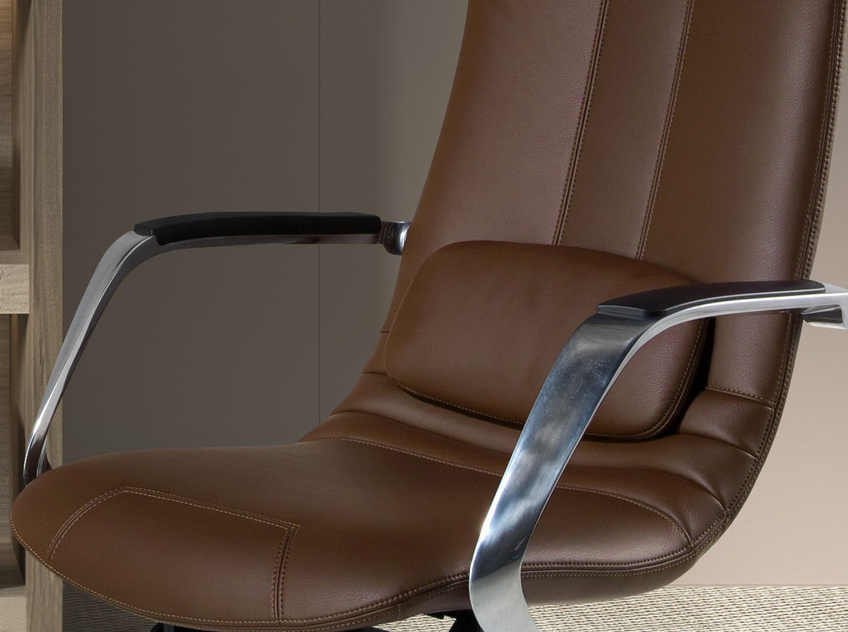 Sedia girevole da ufficio in similpelle marrone