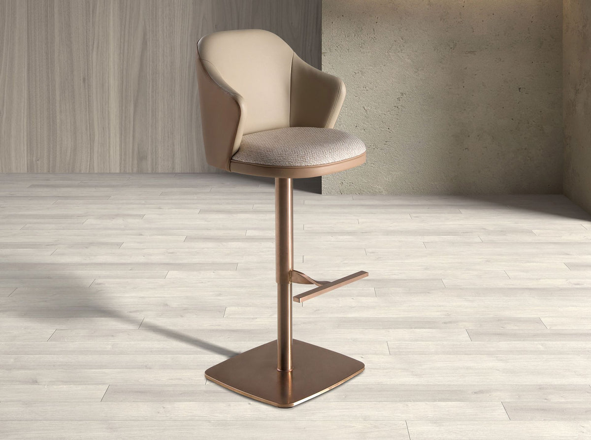 Sgabello girevole in tessuto crema screziato e similpelle marrone