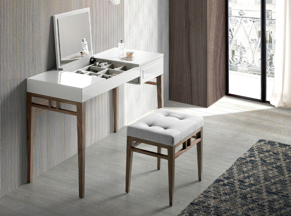 Sgabello in tessuto grigio