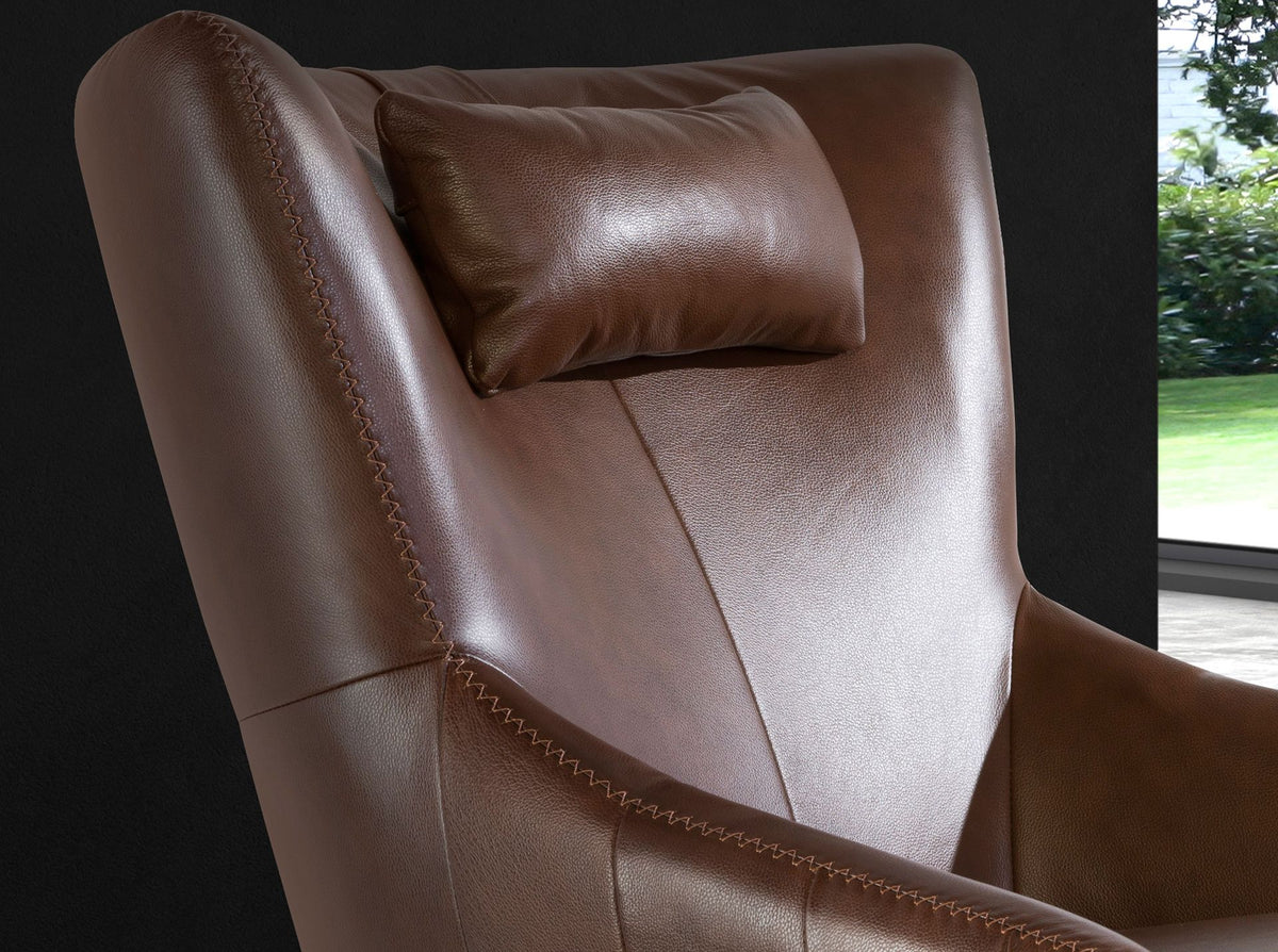 Poltrona girevole in pelle marrone cognac