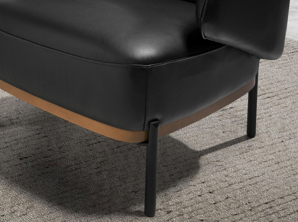 Poltrona in pelle nera
