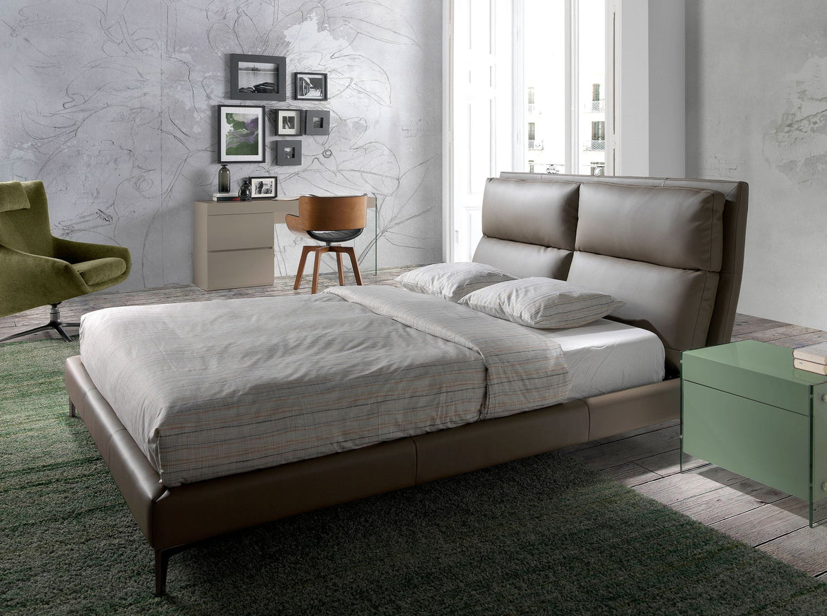 Letto in similpelle color visone