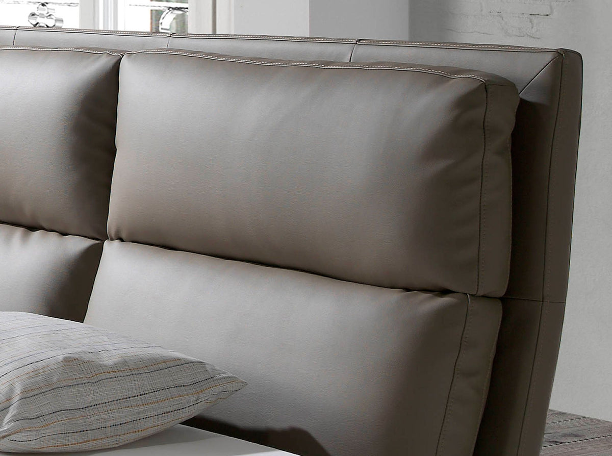 Letto in similpelle color visone