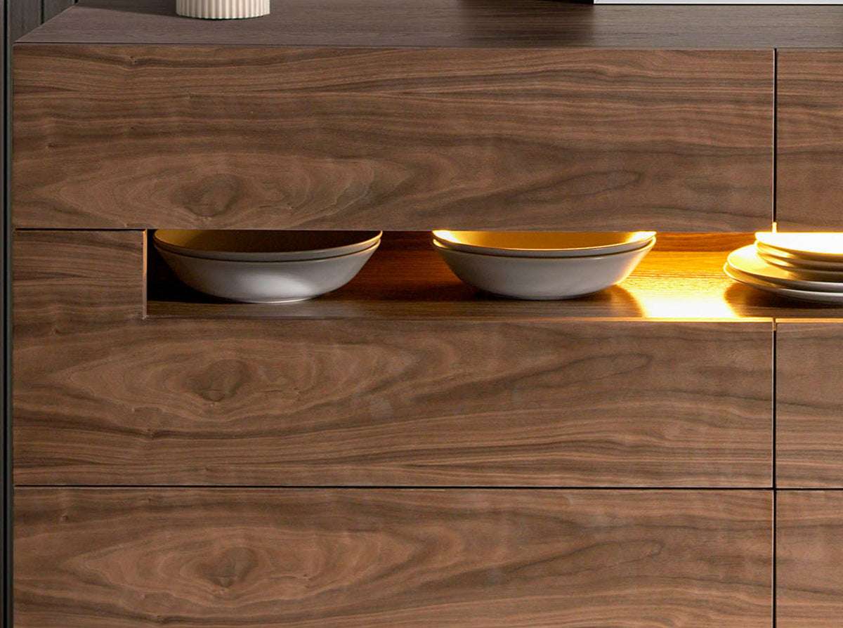Credenza in noce e acciaio lucido con illuminazione interna