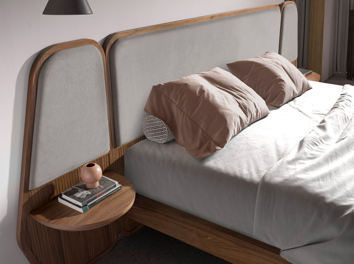 Letto in noce e tessuto grigio