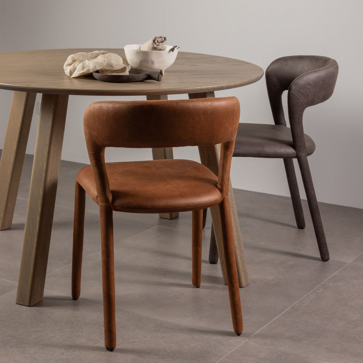 Sedia da pranzo nobile in pelle cognac