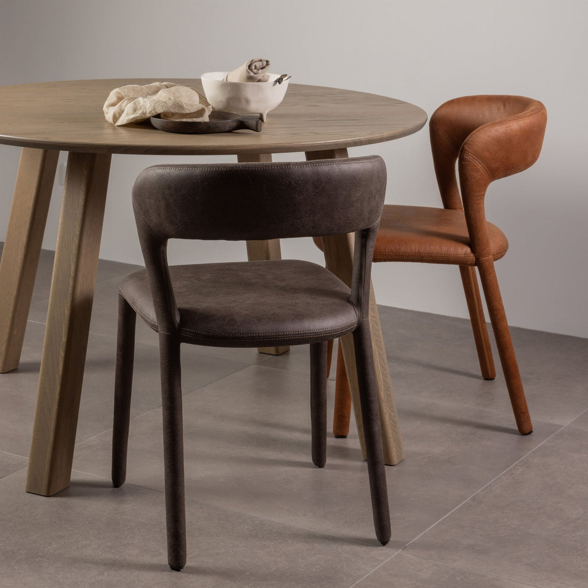Sedia da pranzo nobile in pelle cognac