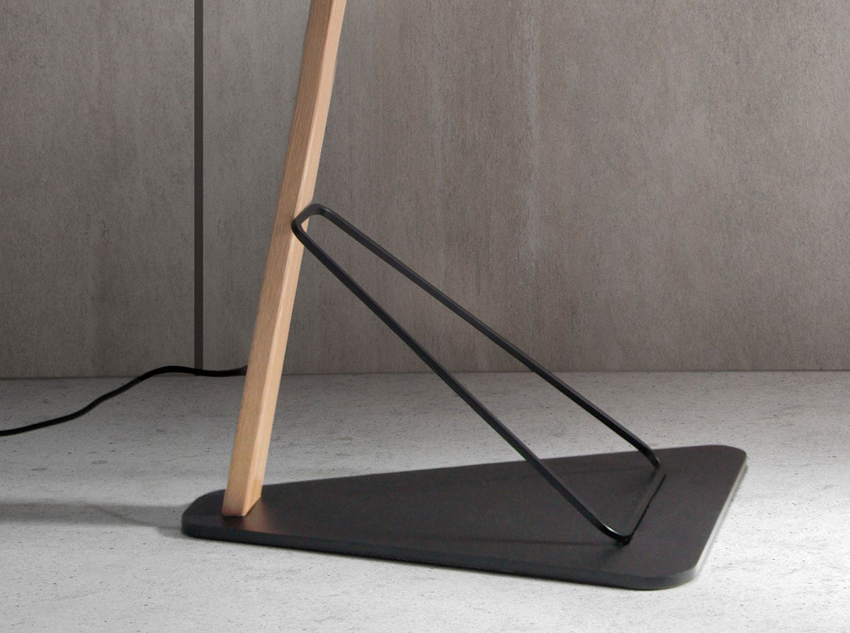 Lampada da terra in legno di quercia e acciaio nero