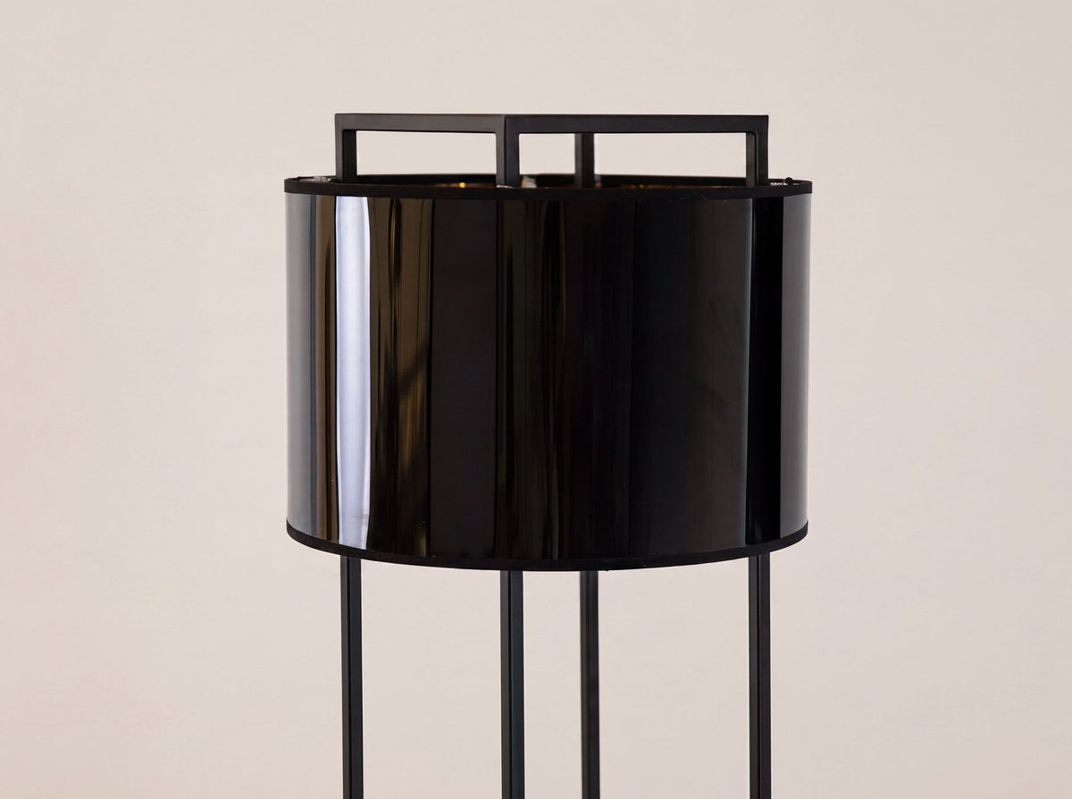 Lampada da terra in PVC nero e dorato lucido e acciaio nero
