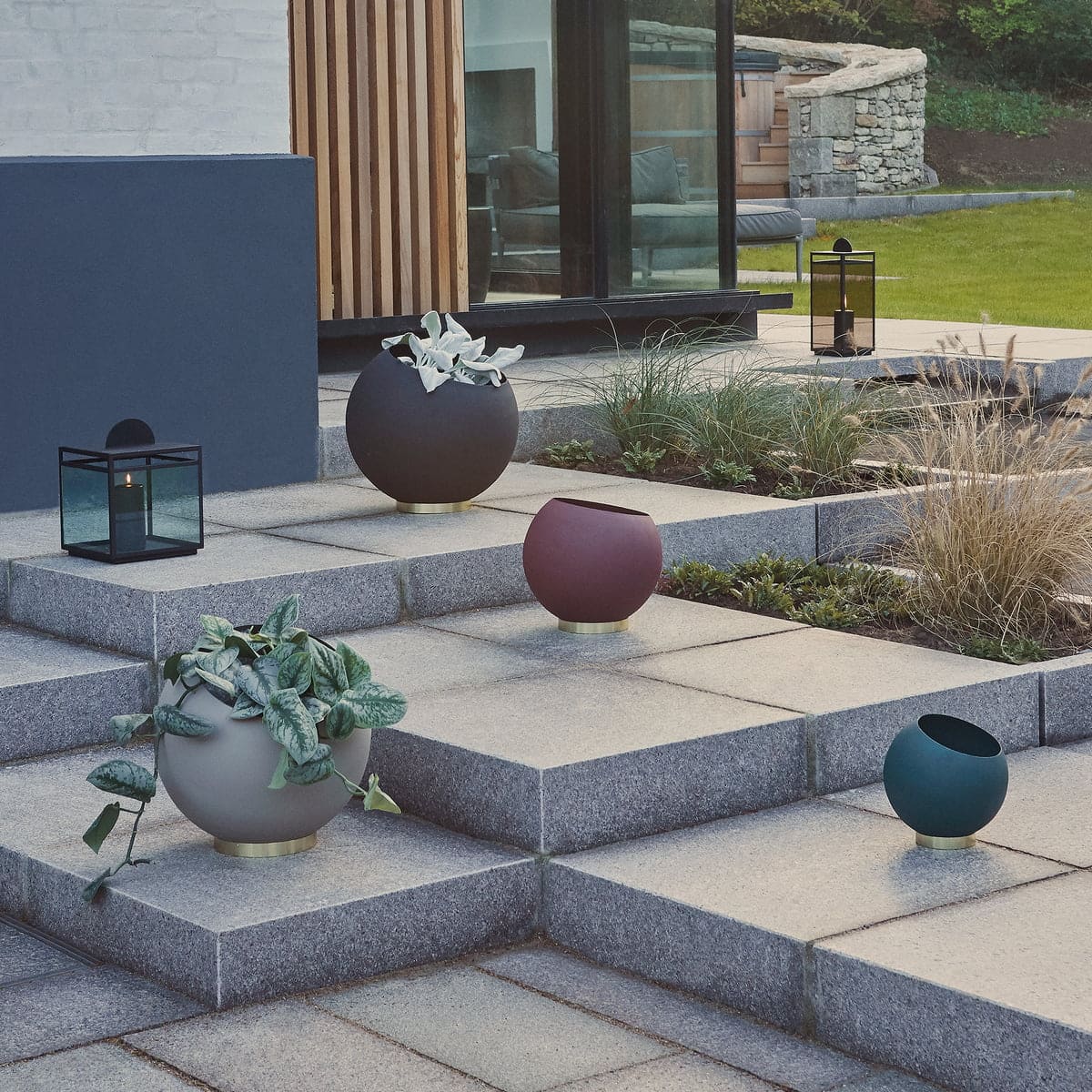 AYTM-Globe-Blumentoepfe-Gruppe-Situation-3
