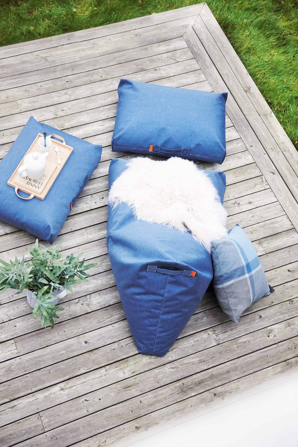 felix-lounger-felix-cushion-blue-jeans_35133338526_o