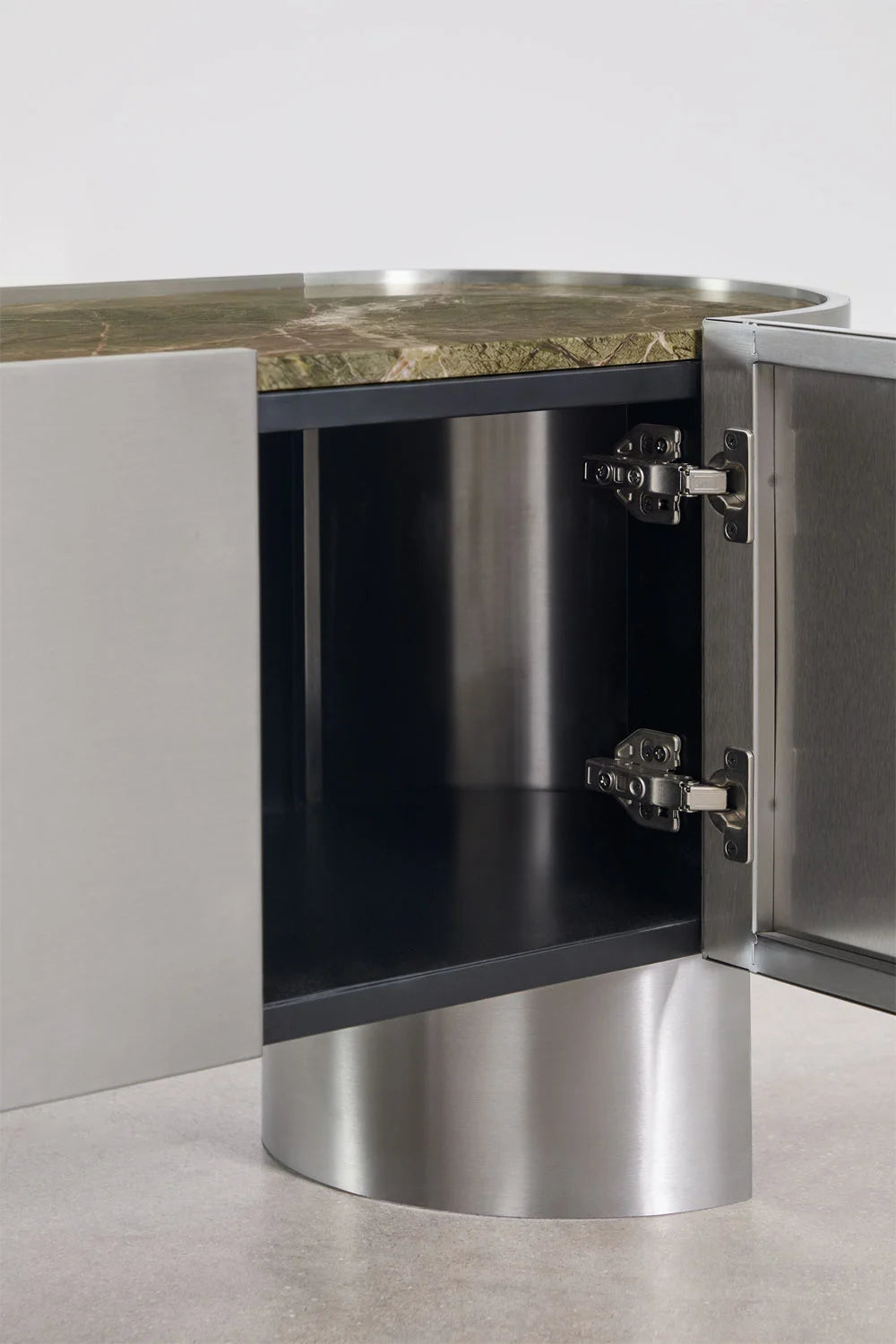 Mobile TV 180x40 cm in acciaio inox e travertino Luena