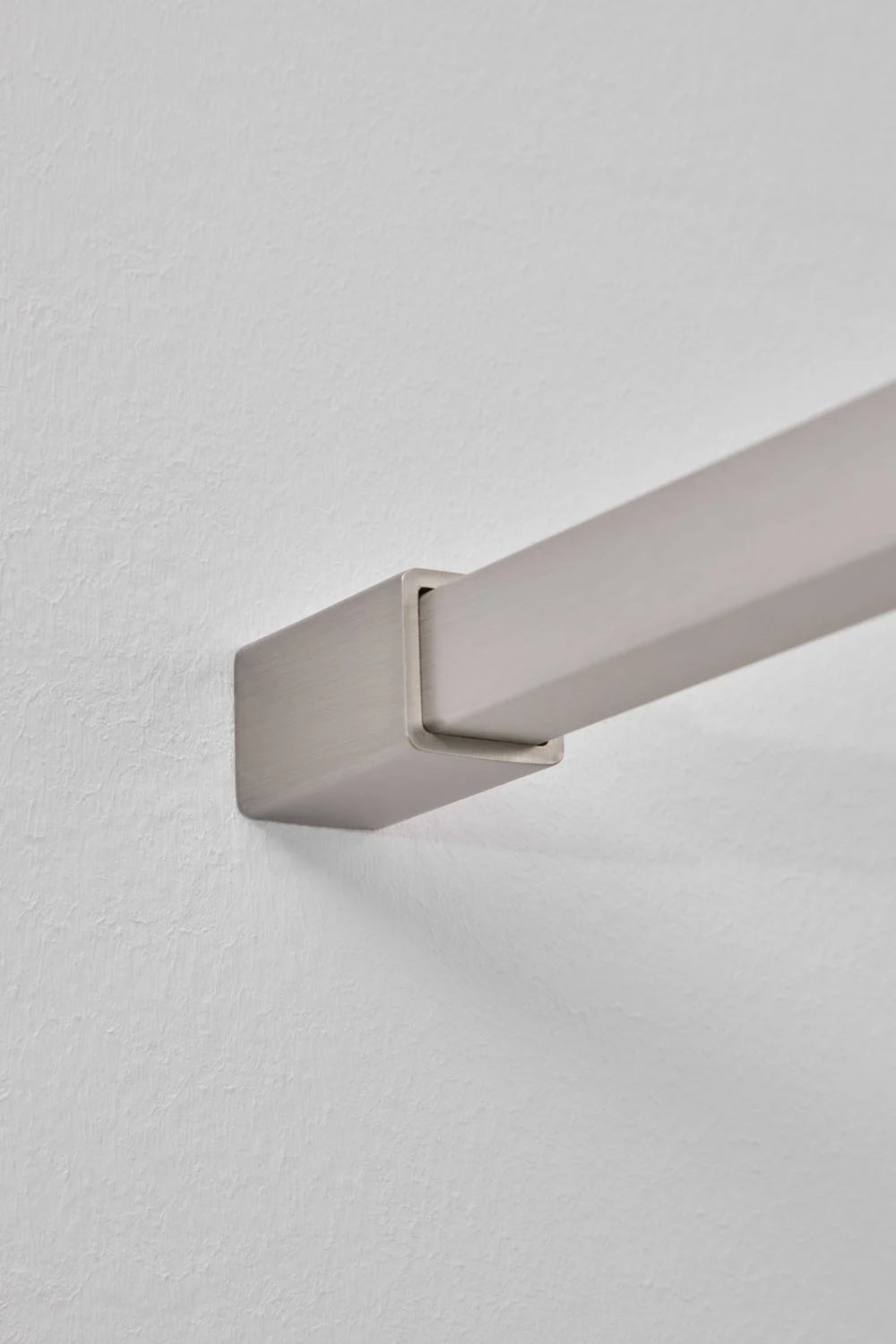 Bristol -  Parete doccia fissa con vetro temperato da 8 mm e alluminio