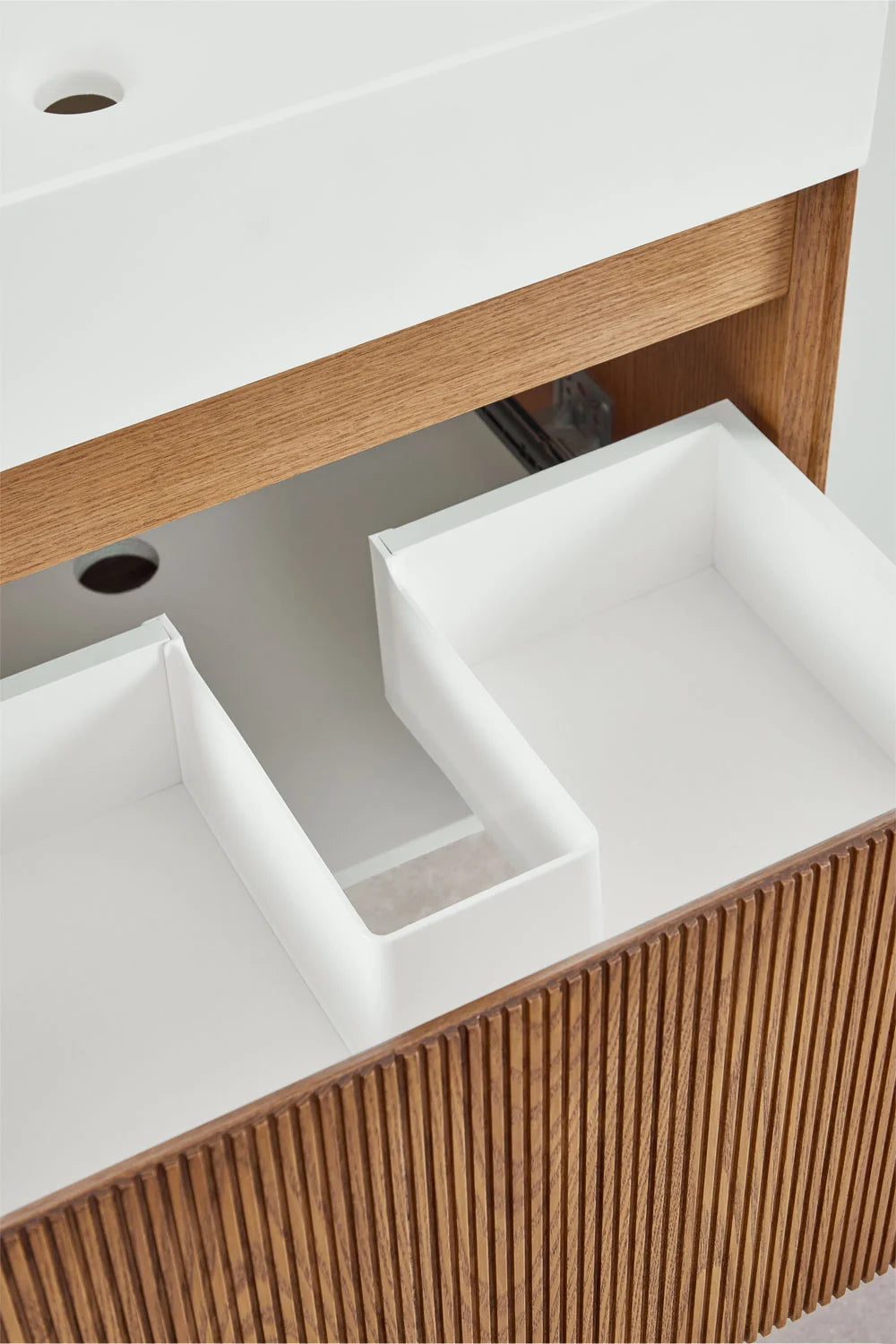 Aldeia - Set di mobili da bagno sospesi in legno con lavabo integrato