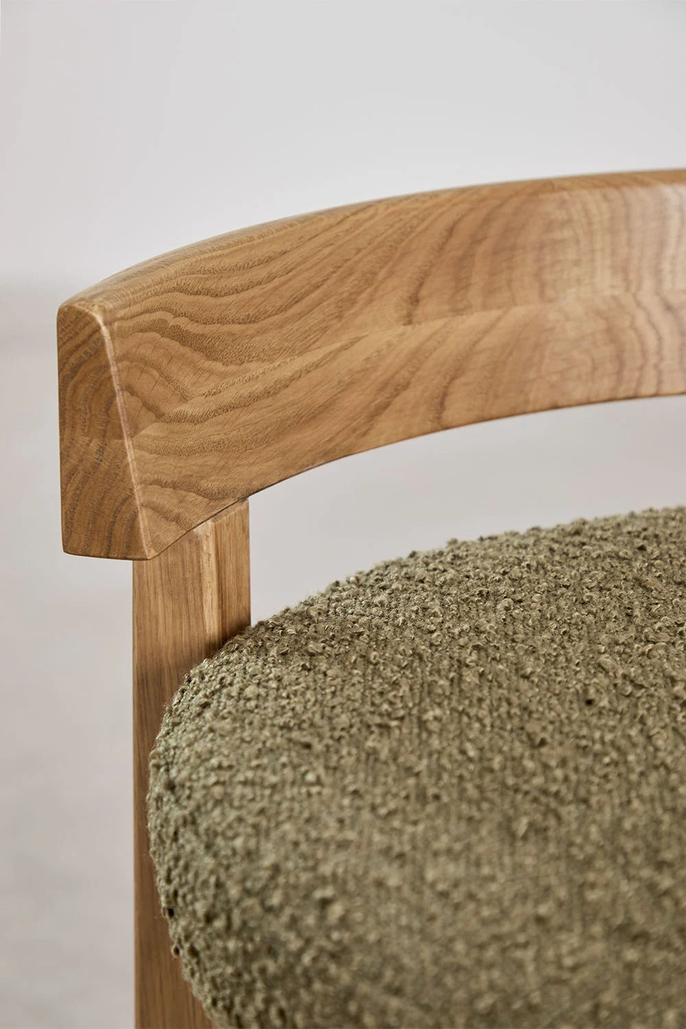 Manila - Sgabello alto in legno di rovere e rivestimento
