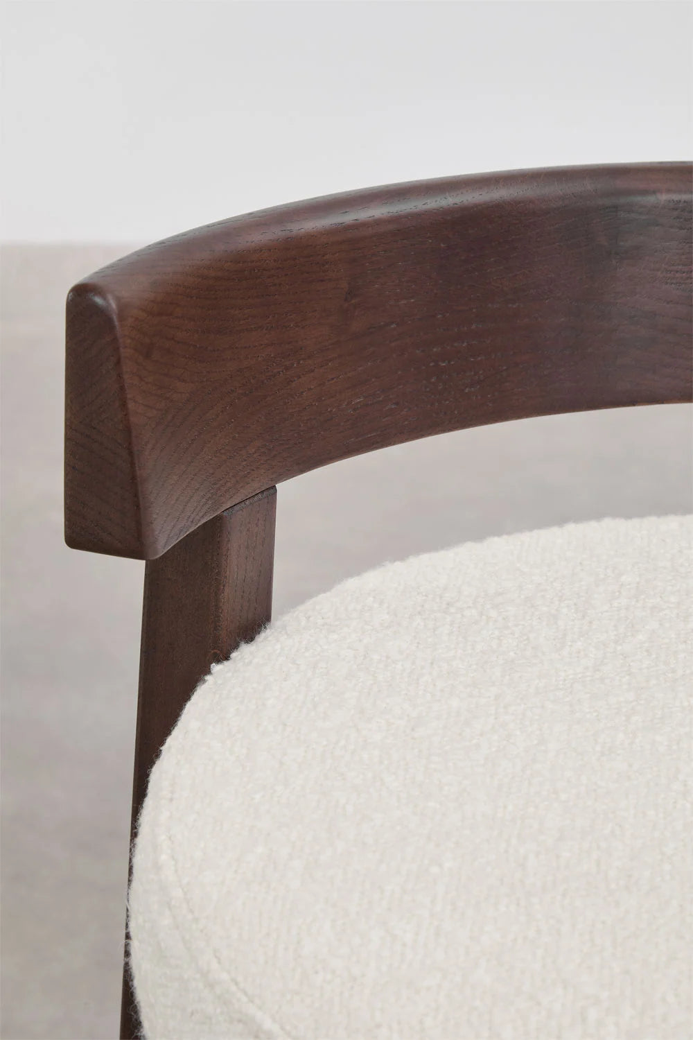 Manila - Sgabello alto in legno di rovere e rivestimento