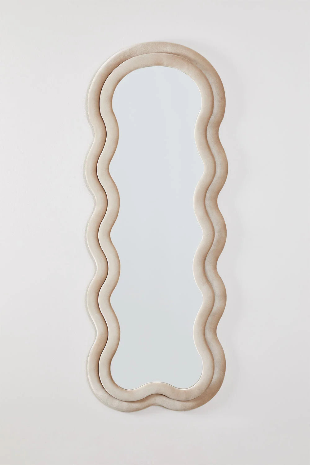 Evelyn - Specchio da parete irregolare 60x160 cm rivestito