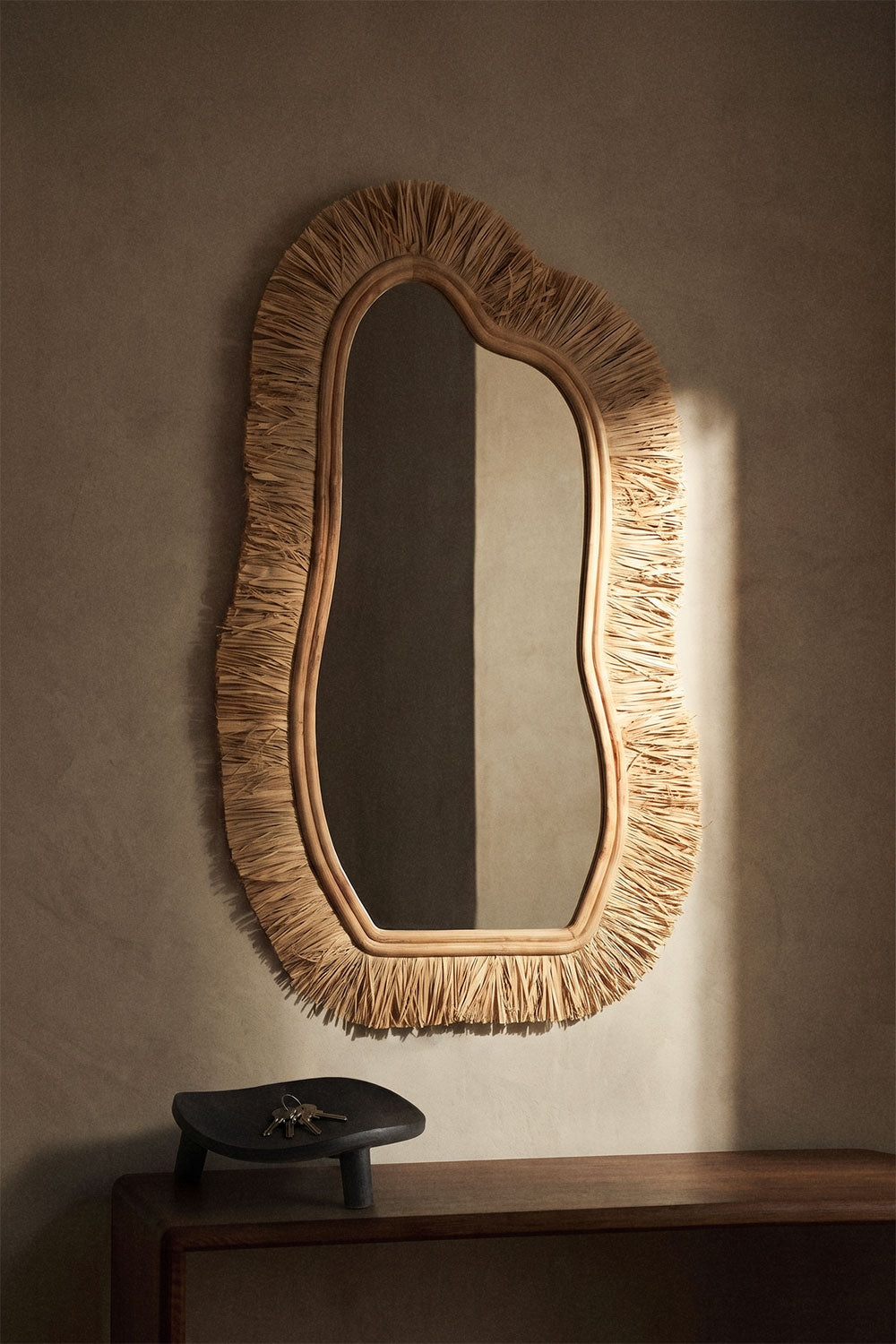 Melenis - Specchio da parete irregolare 60x105 cm in legno di rovere e rafia
